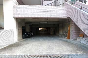 駐車場出入り口