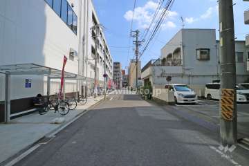 敷地の東側前面道路（北側から）