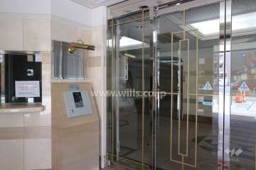 エントランスはオートロック付きです。