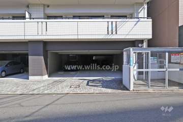 駐車場出入り口