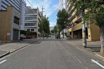 敷地北側の前面道路（東側から）