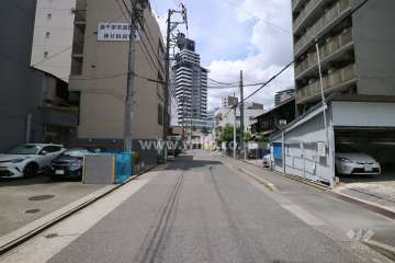 敷地北側の前面道路（東側から）
