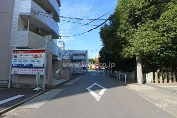 敷地北側の前面道路（東側から）