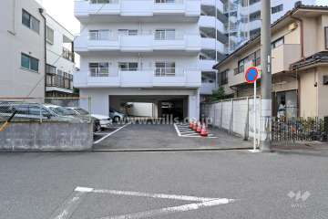 駐車場出入り口