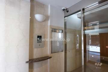 エントランスはオートロック付きです。