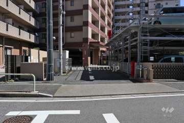 駐車場出入り口