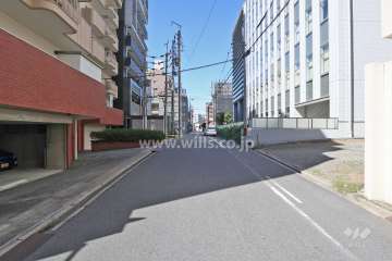 敷地北側の前面道路（東側から）