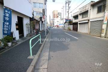 敷地の東側前面道路（南側から）