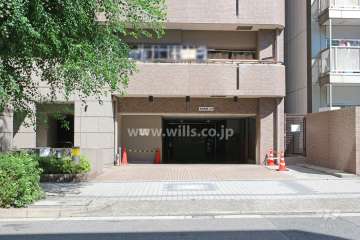 駐車場出入り口