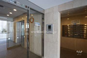 エントランスはオートロック付きです。