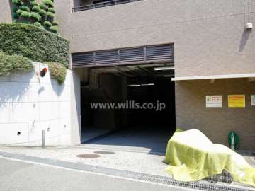 駐車場の出入り口（地下駐車場）