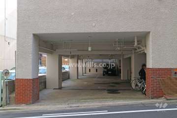 駐車場出入り口