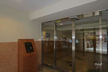 エントランスはオートロック付きです。