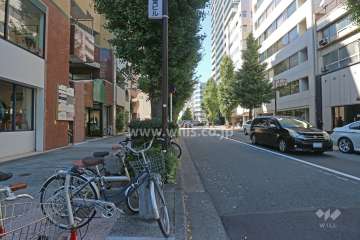 敷地北側の前面道路（東側から）