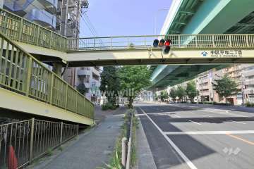 敷地北側の前面道路（東側から）