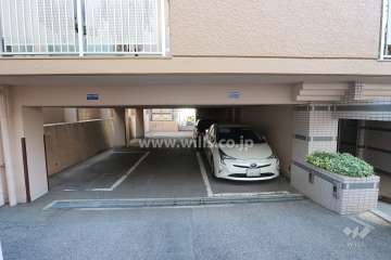 駐車場出入り口