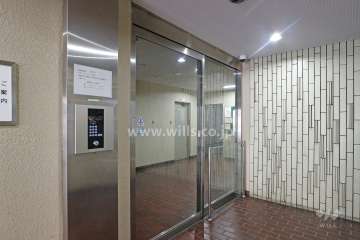 エントランスはオートロック付きです。