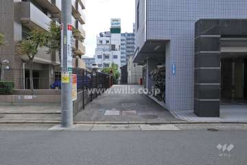 駐車場出入り口