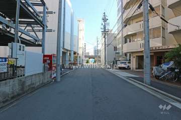 敷地北東側の前面道路（三田七本松町線支線第1号）