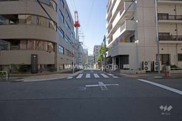 敷地南側の前面道路