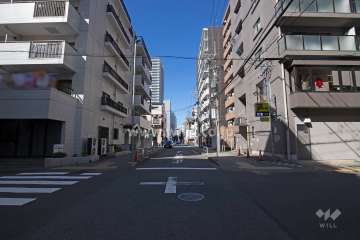 敷地東側の前面道路