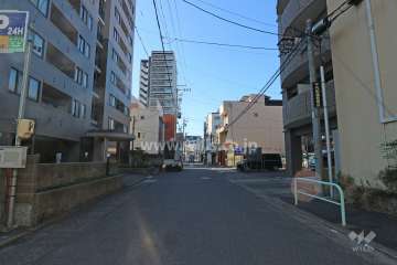 敷地北側の前面道路（東川端七本松町線）