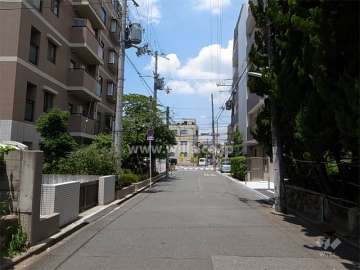 敷地東側の前面道路