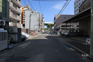 敷地南側の前面道路。敷地東側、約65mには『名古屋高速都心環状線』があります。