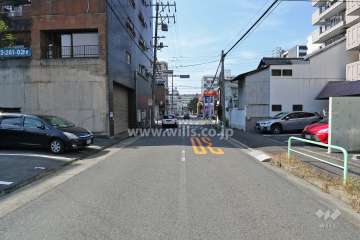 敷地南側の前面道路（東側から）