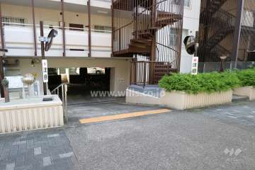 駐車場出入り口