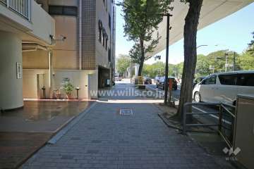 敷地の北側前面道路（東側から）