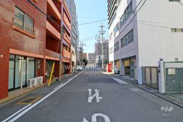 敷地北側の前面道路（東側から）