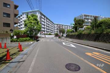 敷地南西側前面道路(南西側から)