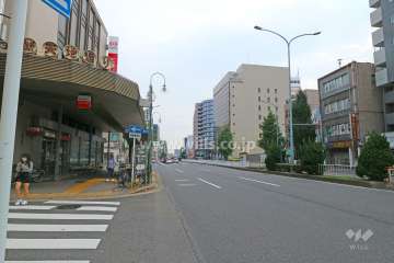 敷地北側の前面道路（西側から）