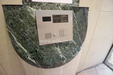 住戸入り口はオートロック付きです。