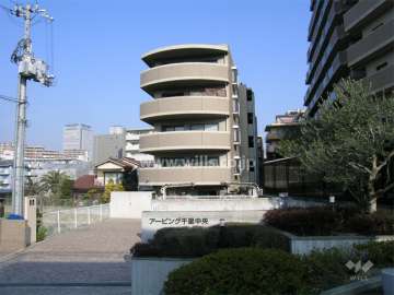 アービング千里中央の敷地入り口