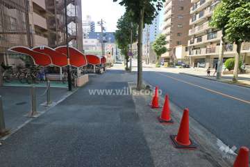 敷地の北側前面道路（東側から）