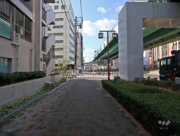 敷地北側の前面道路（東側から）