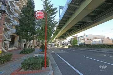 敷地北側の前面道路（東側から）