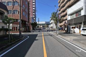 敷地南側の前面道路（東側から）