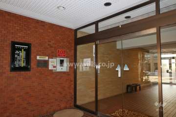 エントランスはオートロック