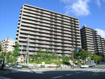 フォルム千里中央A棟の外観（南東側から）