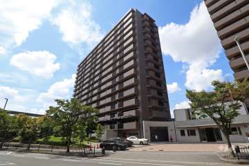 フォルム千里中央A棟の外観（北東側から）