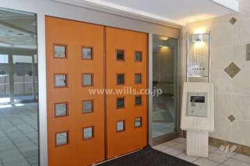 エントランスはオートロック付きです。