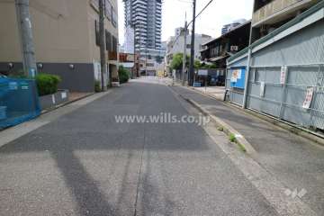 敷地南西側の前面道路（南東側から）