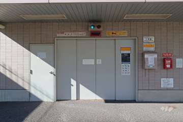 屋内駐車場入り口
