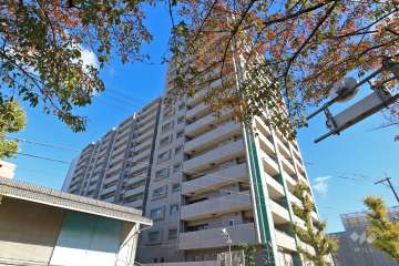 ライオンズマンション金山第3の外観（南西側から）