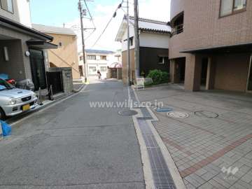 敷地北側の前面道路