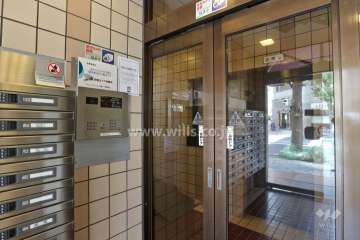 エントランスはオートロック