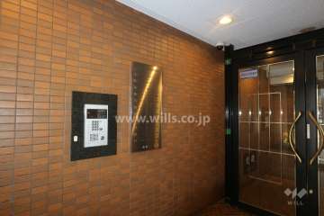 エントランスはオートロック付きです。